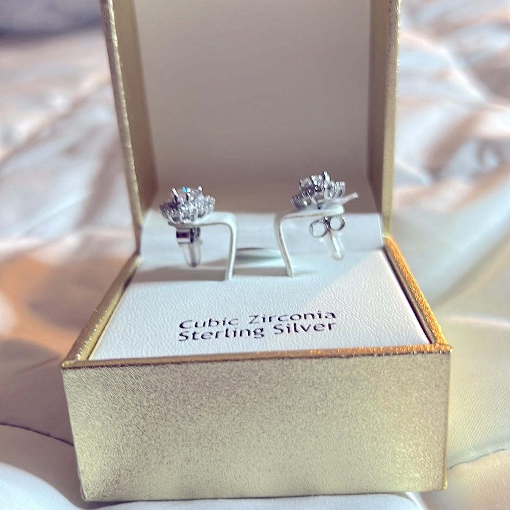 NIB Cubic and Sterling Silver earrings. Women’s OS. - Picture 3 of 4